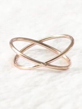 5/$15 🩷 MUST BUNDLE Delicate Gold Crisscross Ring - Women Jewelry